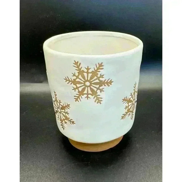 NWOT Christmas X-Mass  White Pot with Gold Snowflakes Demetria Decor Planting - Picture 3 of 7